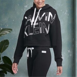Calvin Klein Performance Graphic Long Sleeve Fleece Cropped Hoodie Size Medium